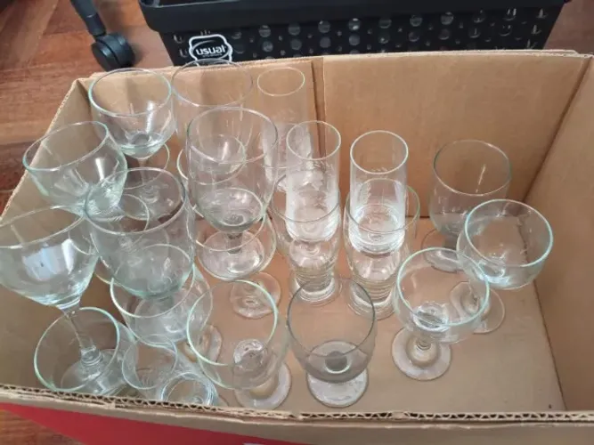 Jogo de taças de vidro e cristal