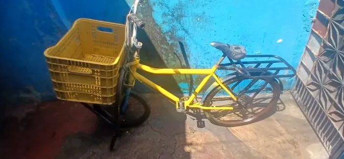 Bicicleta cargueira com bagageiro e caixa ótima para transporte