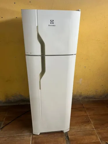 Geladeira Electrolux 110v gelo seco Funcionando perfeitamente ( ENTREGO )