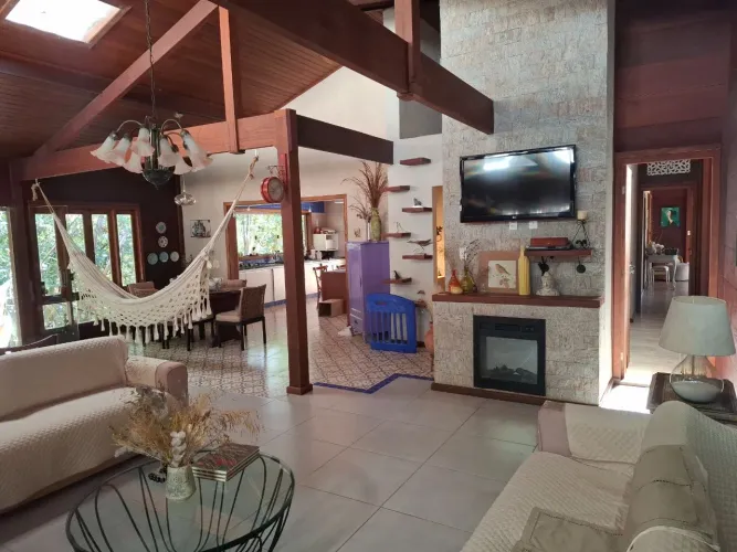 Casa em condomínio de Macacos