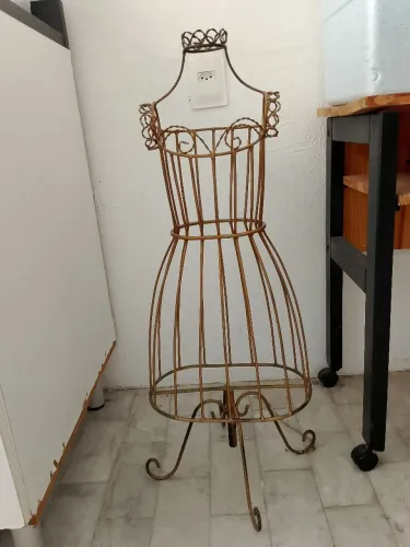 MANEQUIM VINTAGEM DE FERRO 