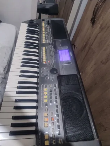 Teclado Yamaha 670