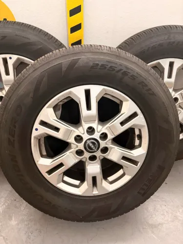 Rodas + Pneus 255/65 R17 novos
