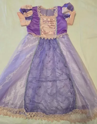 Fantasia Rapunzel. Tamanho 6. Nova.