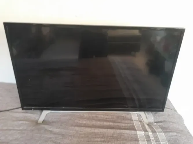 TV LCD Semp Toshiba 40 polegadas com defeito