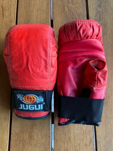 Luva de Boxe ? JUGUI<br>Pouquíssimo Uso, por 80,00