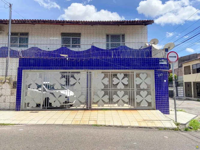 Casa com 2 suítes e vaga perto da Costa Mendes no Bom Futuro