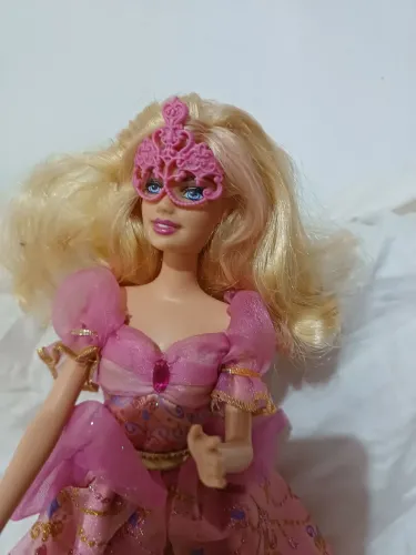 Boneca barbie mosqueteira perfeita .