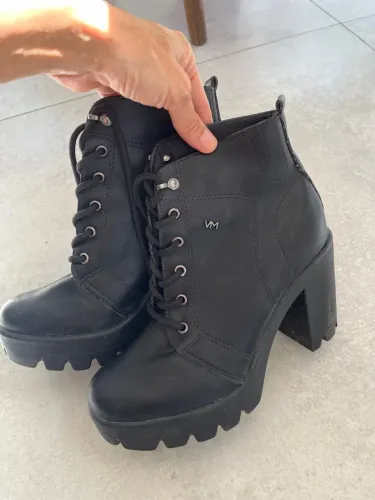 Bota coturno plataforma Via Marte