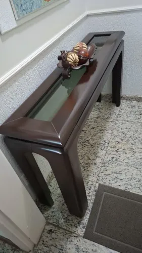 Aparador em madeira maciça em ótimo estado