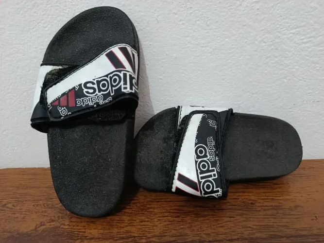 ? DESAPEGO Chinelo Slide Menino/Menina Preto Tam 22 - CAMPO LIMPO ZS