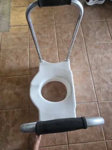 Assento sanitário com apoio