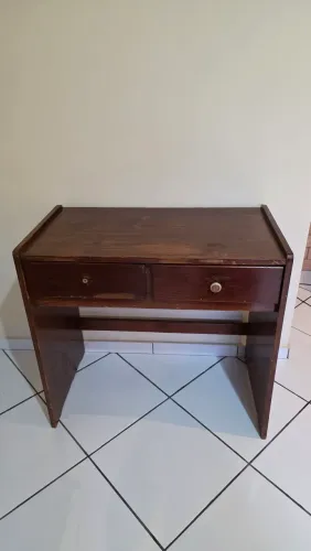 Escrivaninha de madeira maciça