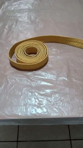 Faixa. Amarela. Karatê. Tamanho m seminova