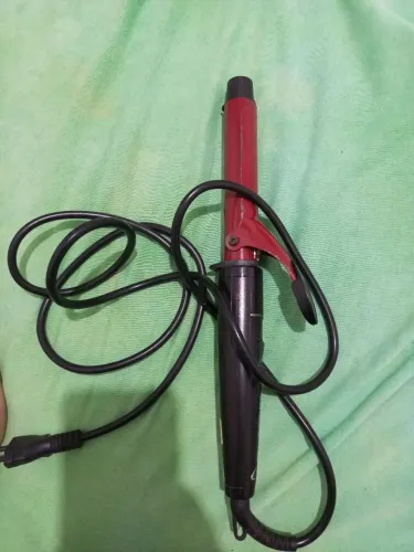 Vendo esse babyliss dei 175 nele ,já usei algumas vezes mas tá em um bom estado ,valor 100