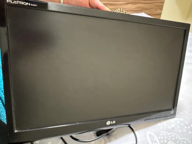 O monitor LG Flatron E2241