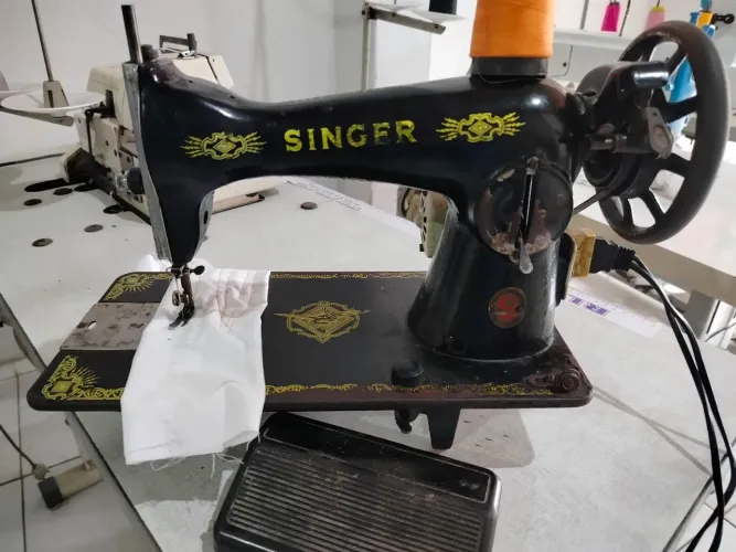 Máquina de costura Singer