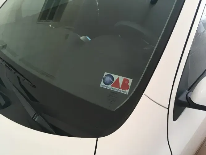 Adesivo OAB para uso interno no vidro do carro 