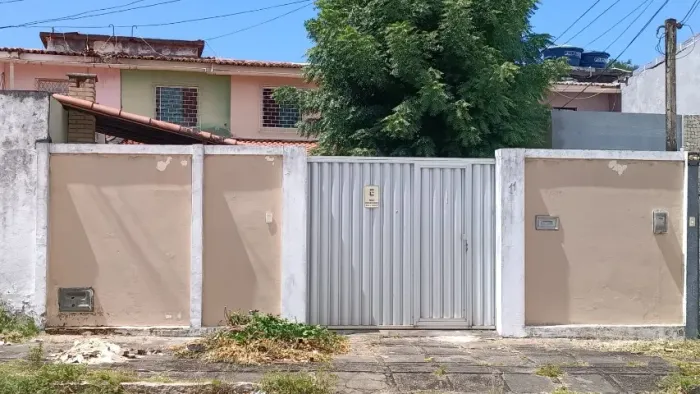 Alugo casa Capim Macio próximo ao nordestão