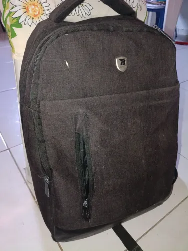 Mochila com múltiplos espaços