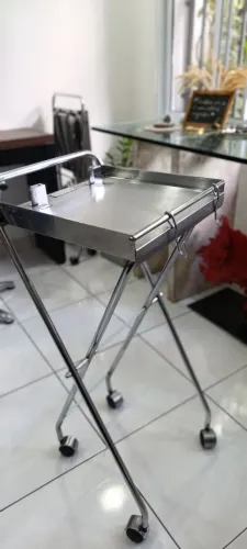 Carrinho Auxiliar inox para salão.