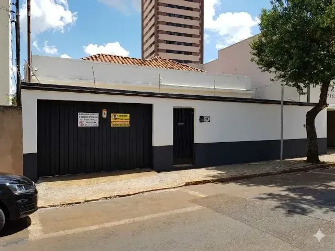 Casa grande central e segura em Uberaba para Alojamento de empresas, repúblicas etc.