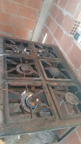 Vendo fogão industrial 6 bocas  c forno $800 campo grande rj
