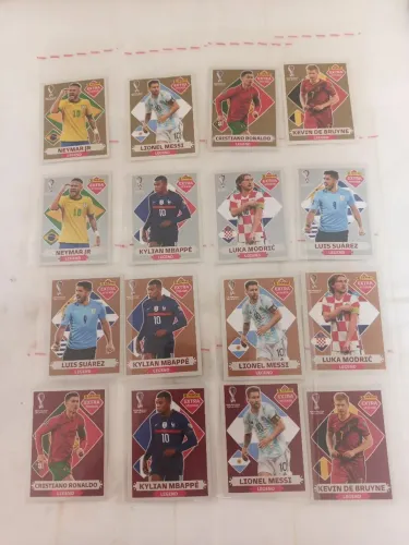 Figurinhas legendarias da copa de 2022, vários jogadores, NEYMAR, MESSI e outros