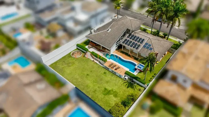 Casa com 5 suítes e 1.200 m² de terreno no Condominio Shambala 2