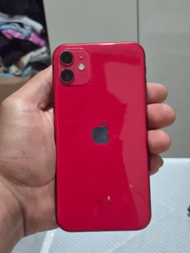 iPhone 11 vermelho semi novo