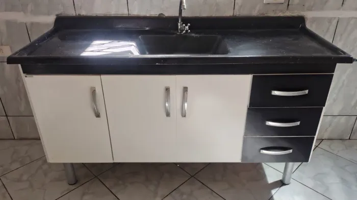 Gabinete com pia semi novo 