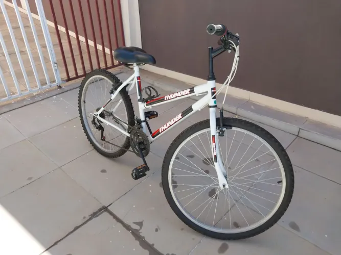 Bicicleta Thunder seminova 