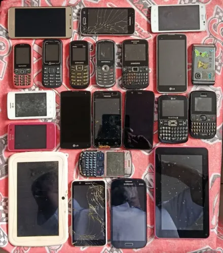 20 CELULARES E 2 TABLETS PARA CONSERTAR E RETIRADA DE PEÇAS