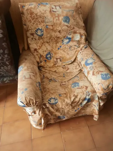 Poltrona reclinável usada