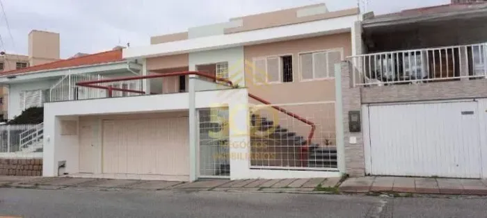 Residencial Casa com 3 Dormitório(s) sendo 3 Suíte(s) no Bairro Estreito - - Florianópoli