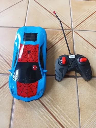 Carrinho de controle remoto homem aranha