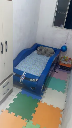 Vendo cama de criança, acompanhada com colchão