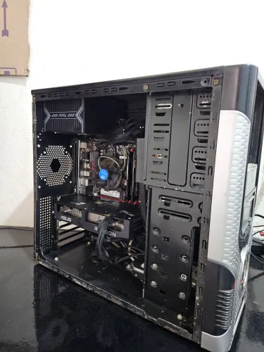 PC GAMER - RX 6600 8 GB + i5 7500 + 16 GB RAM + SSD NVMe 500gb