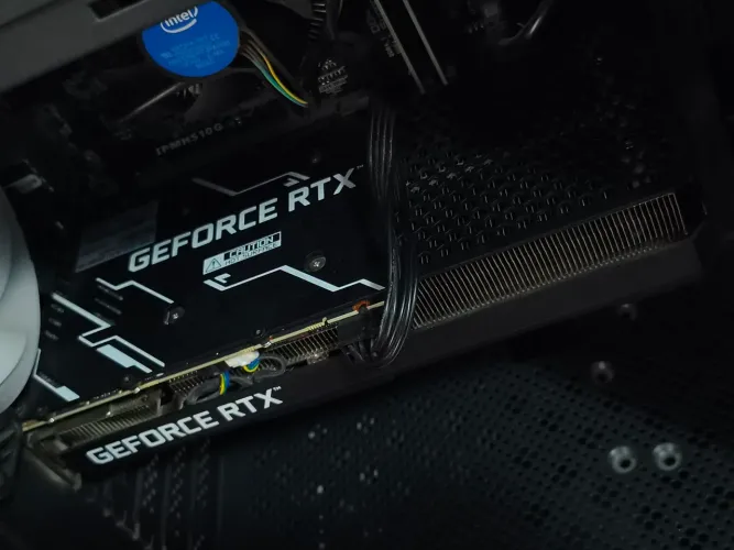 GeForce RTX 3060 12GB Galax - Pouco Uso