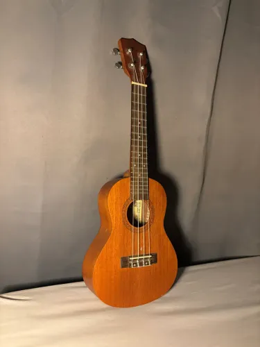 UKULELE SHELBY CONCERT SU23m