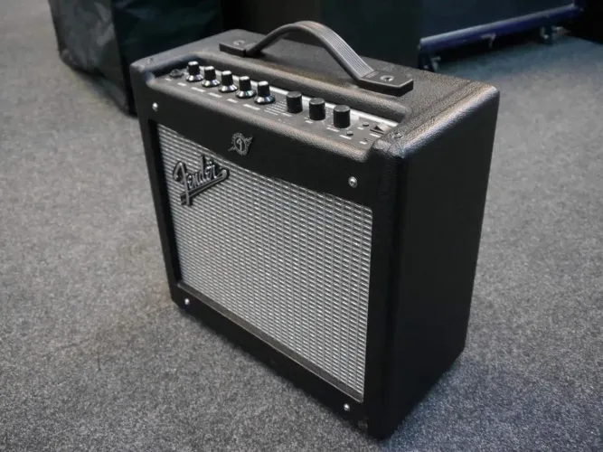 Fender Mustang 1v1 