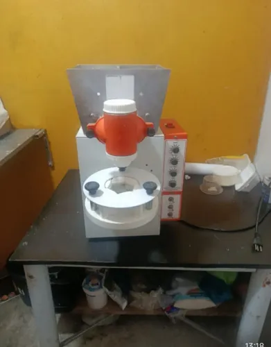 Máquina de fazer salgados automática