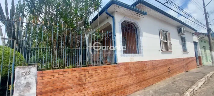 Casa à venda, 6 quartos no centro da cidade de Piquete - SP