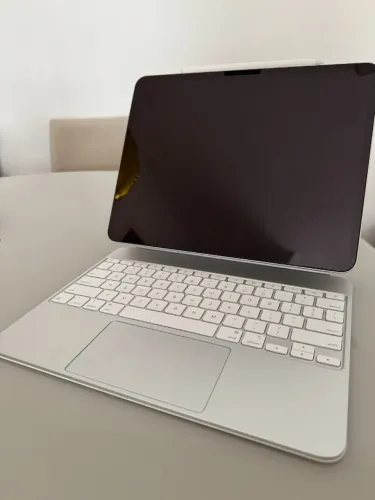 Ipad Pro 13" com magic Keyboard e Apple Pencil