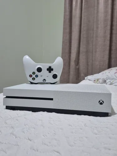 XBOX ONE S 1TB