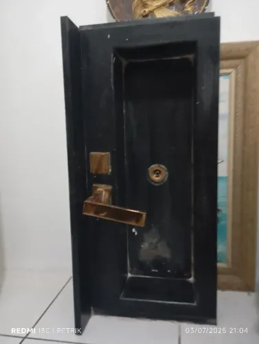 Vendo pia de granito, ela tem 90 de comprimento por 42 de largura ,estou pedindo 700