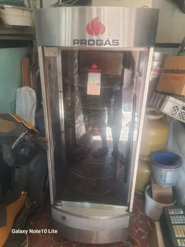 Vendo  assadeira   de  frango  com  capacidade   de  70frangos   de  uma  vez  só 