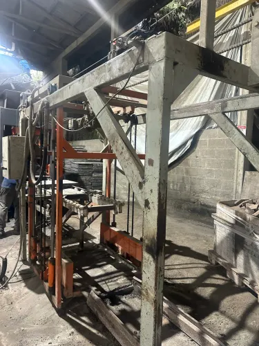 Máquina para produção de Blocos e Pavers