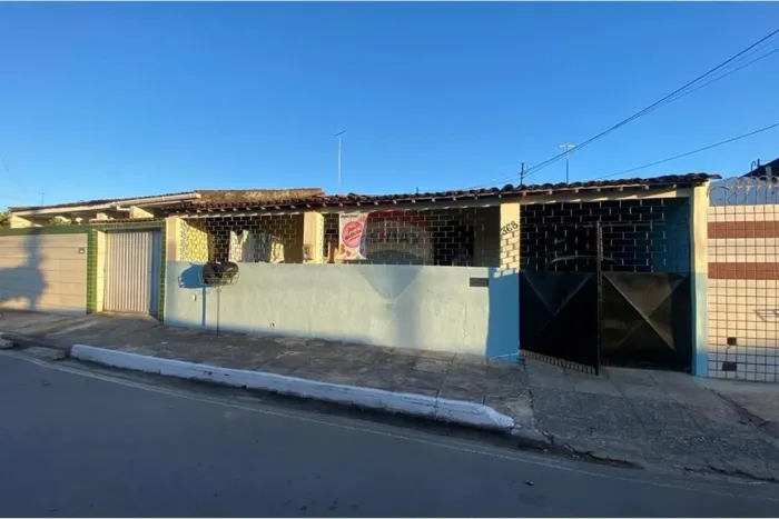 Casa a venda com 4 quartos no Benedito Bentes 1