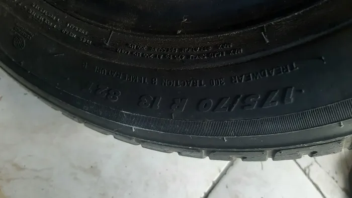 Peneu aro13 